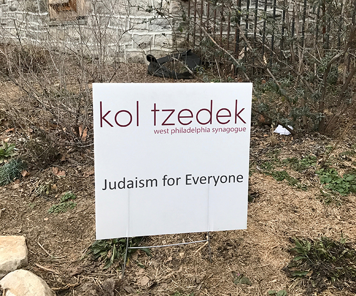 Kol Tzedek yard sign